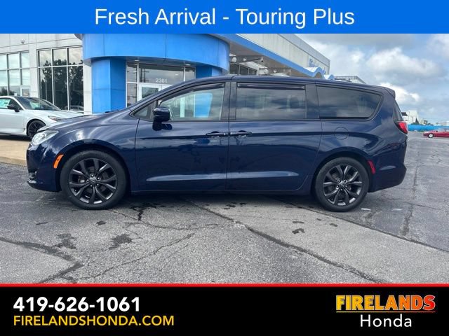 Used 2019 Chrysler Pacifica Touring Plus w/ S Appearance Package FWD image 2