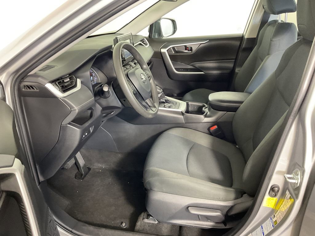 Used 2022 Toyota RAV4 LE AWD/4WD image 17