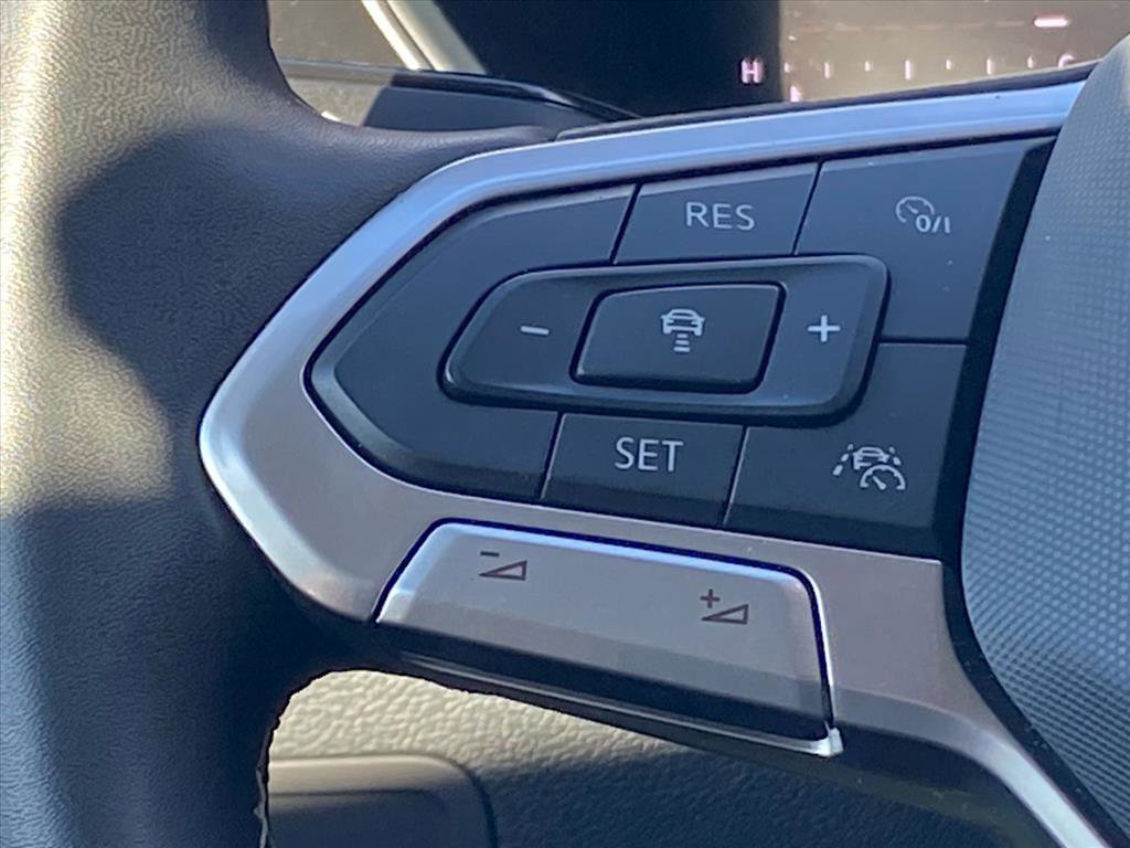 Certified 2024 Volkswagen Tiguan SE image 4