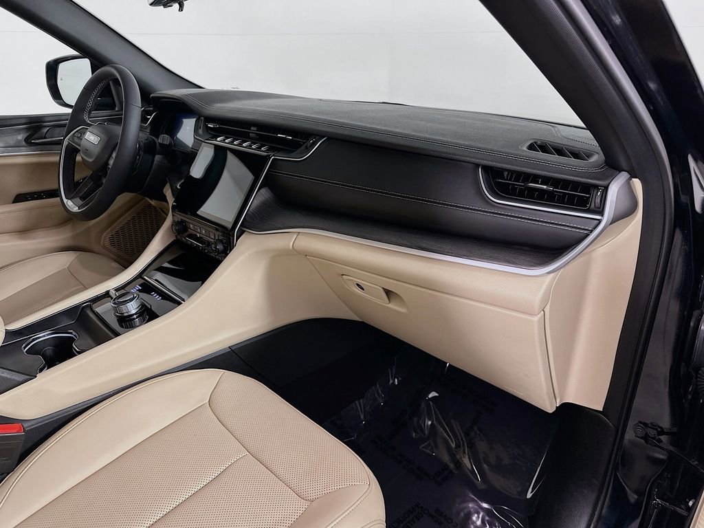 Certified 2025 Jeep Grand Cherokee Limited w/ Luxury Tech Group II image 42