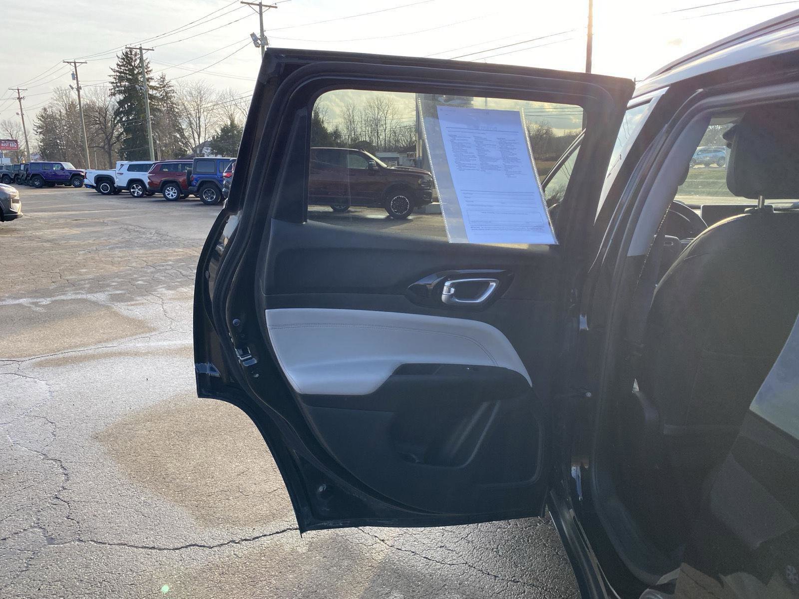 Used 2022 Jeep Compass Limited image 21