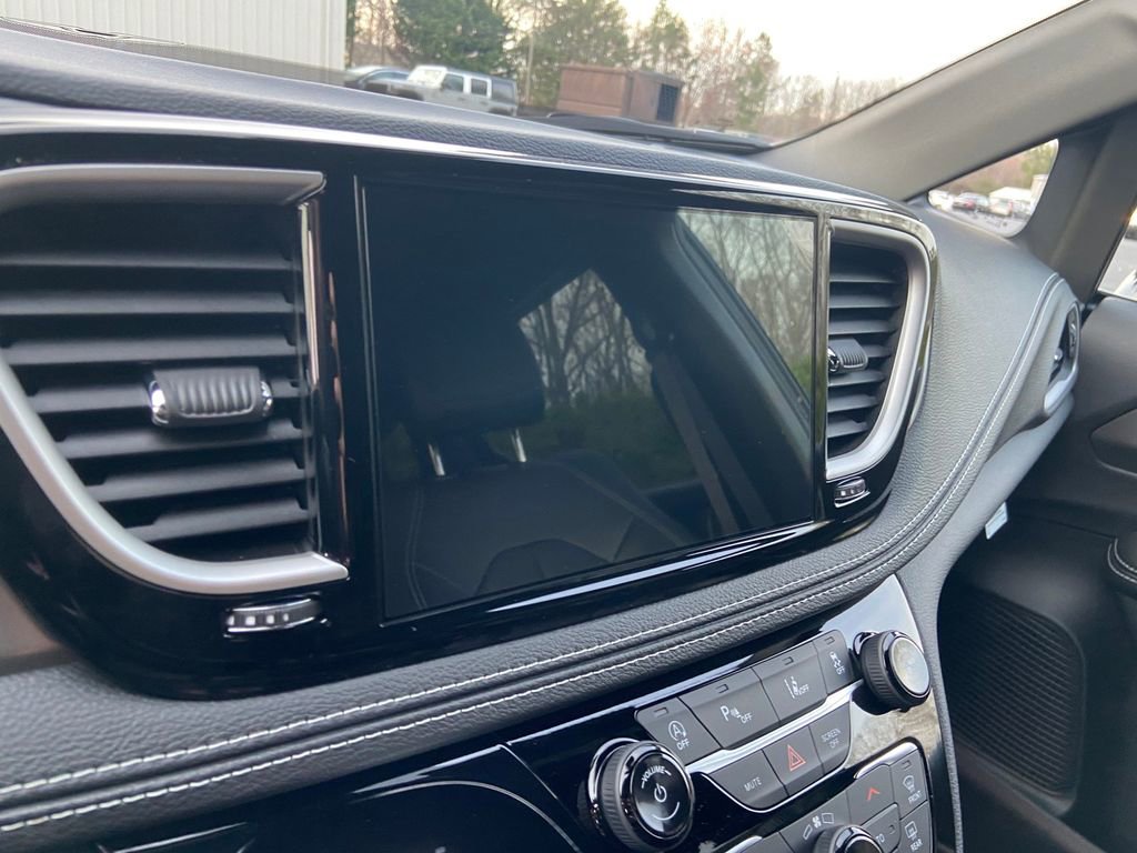 New 2026 Chrysler Pacifica Select image 18