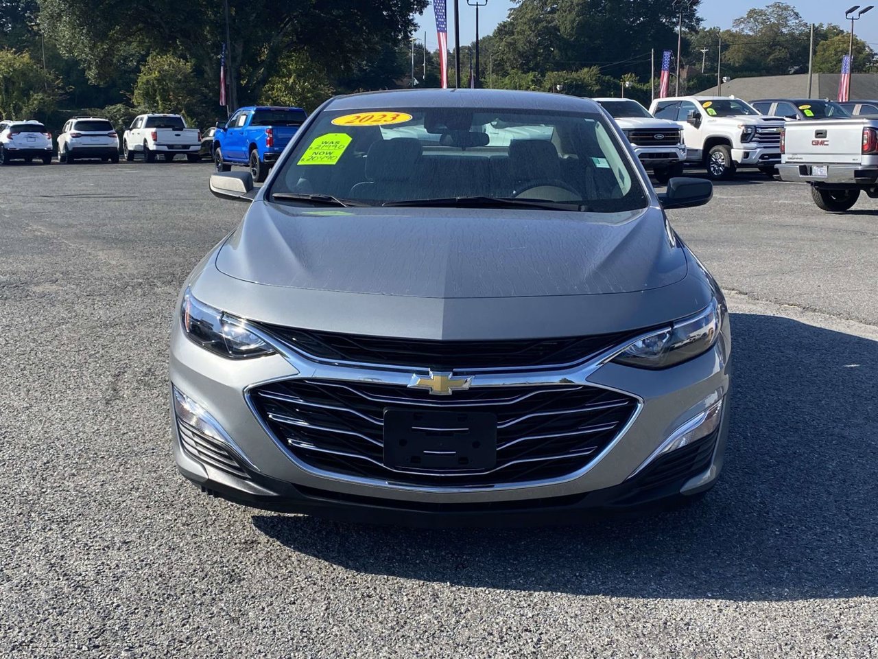 Used 2023 Chevrolet Malibu LS FWD image 2