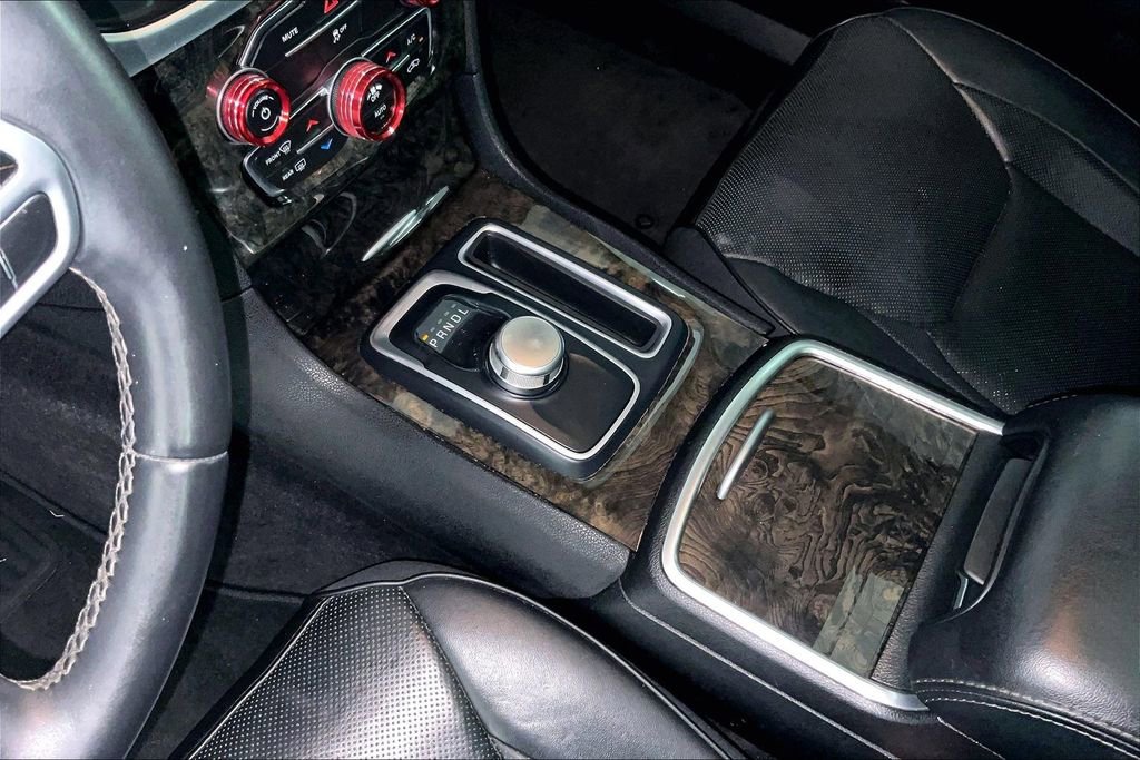 Used 2018 Chrysler 300 Limited AWD/4WD image 18