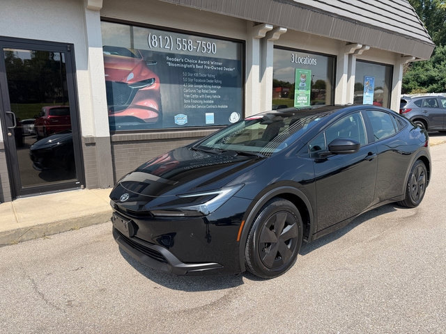 Used 2025 Toyota Prius LE FWD image 2