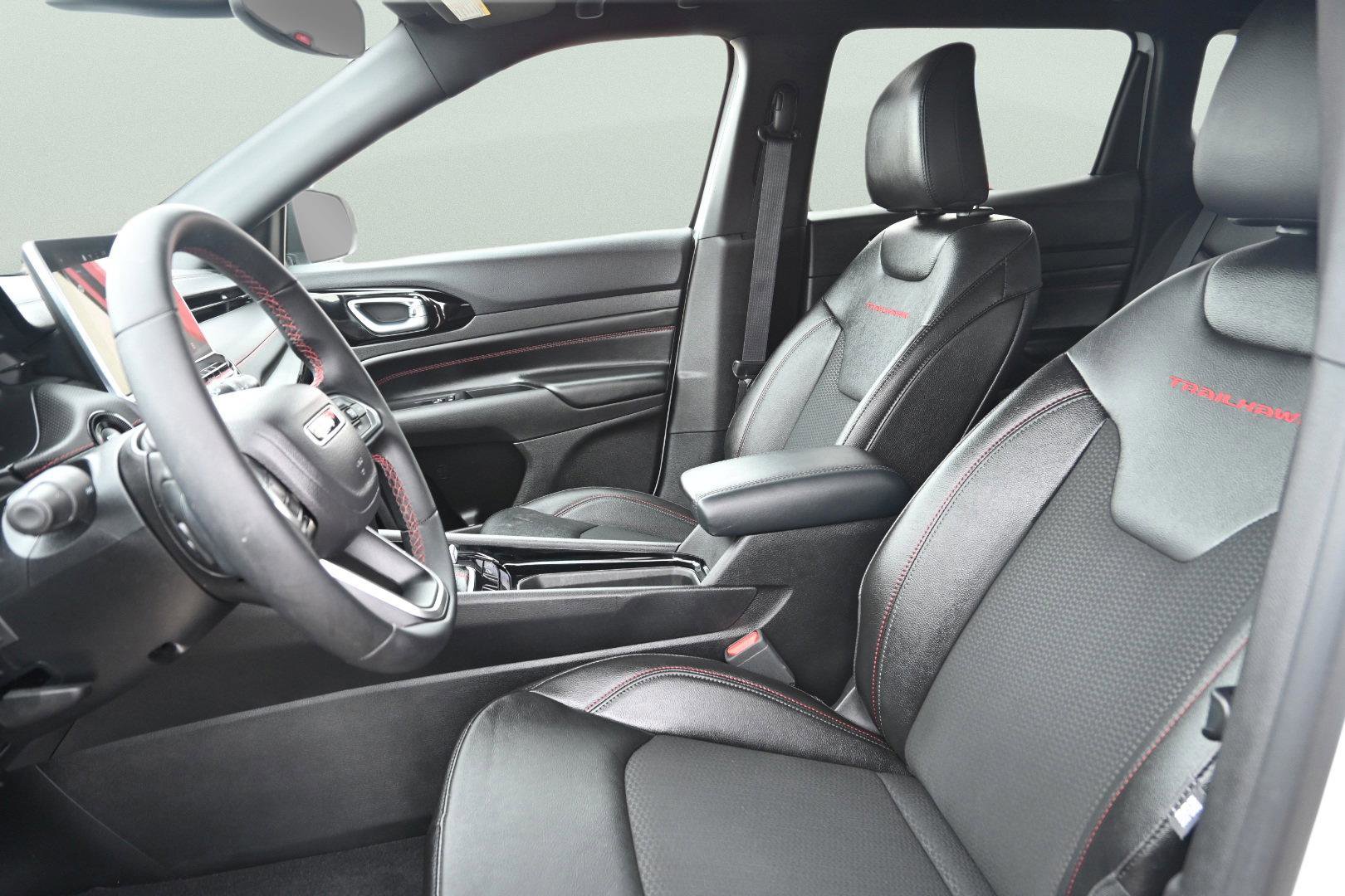 Used 2024 Jeep Compass Trailhawk image 10