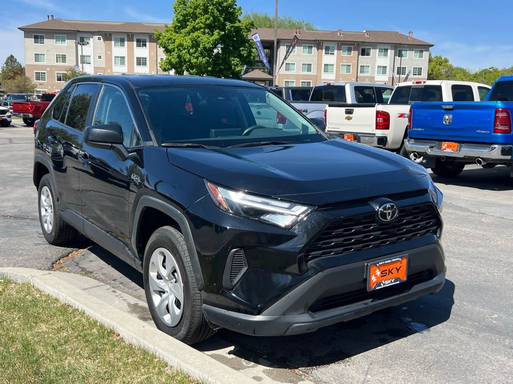 Used 2024 Toyota RAV4 LE AWD/4WD image 30