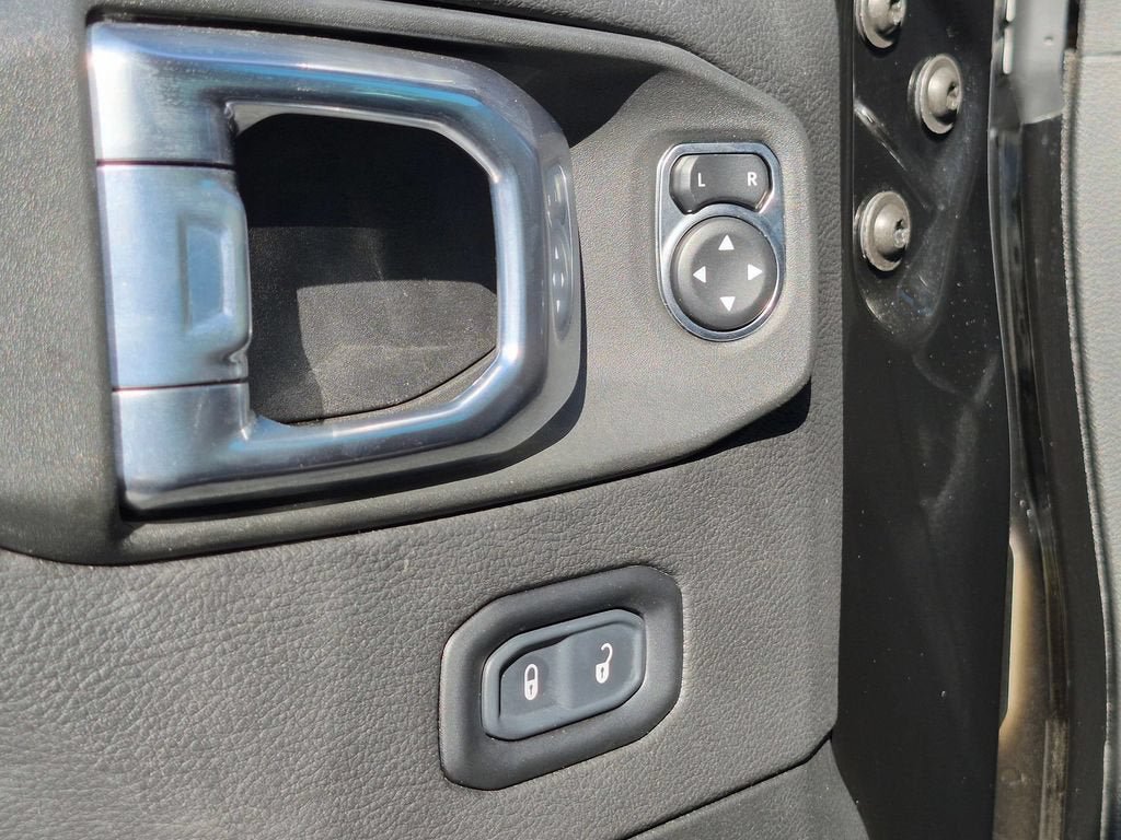 Used 2021 Jeep Wrangler Unlimited Rubicon AWD/4WD image 26
