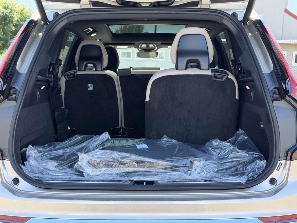 New 2026 Volvo XC90 B6 Plus w/ Protection Package AWD/4WD image 13