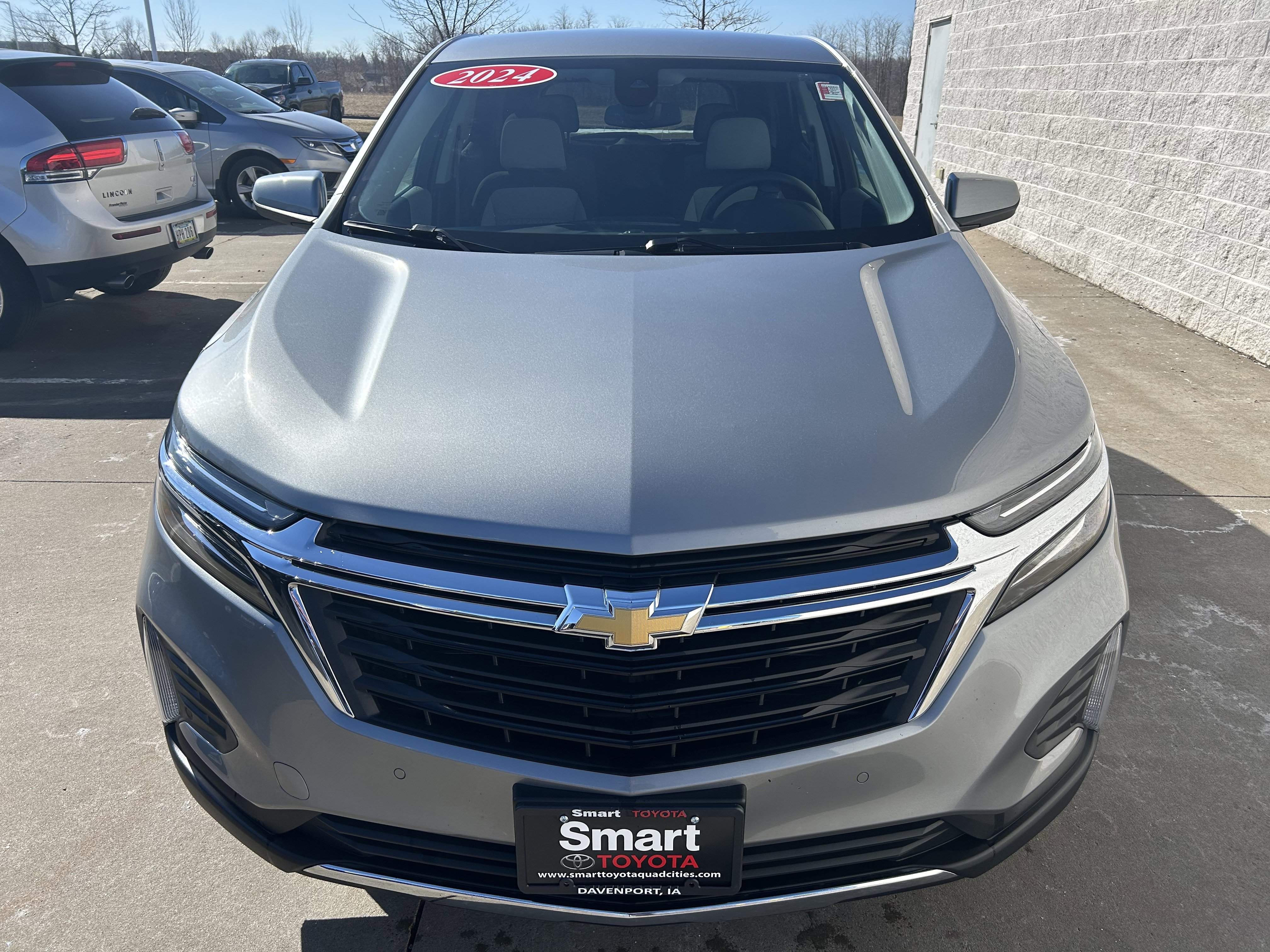 Used 2024 Chevrolet Equinox LT image 2