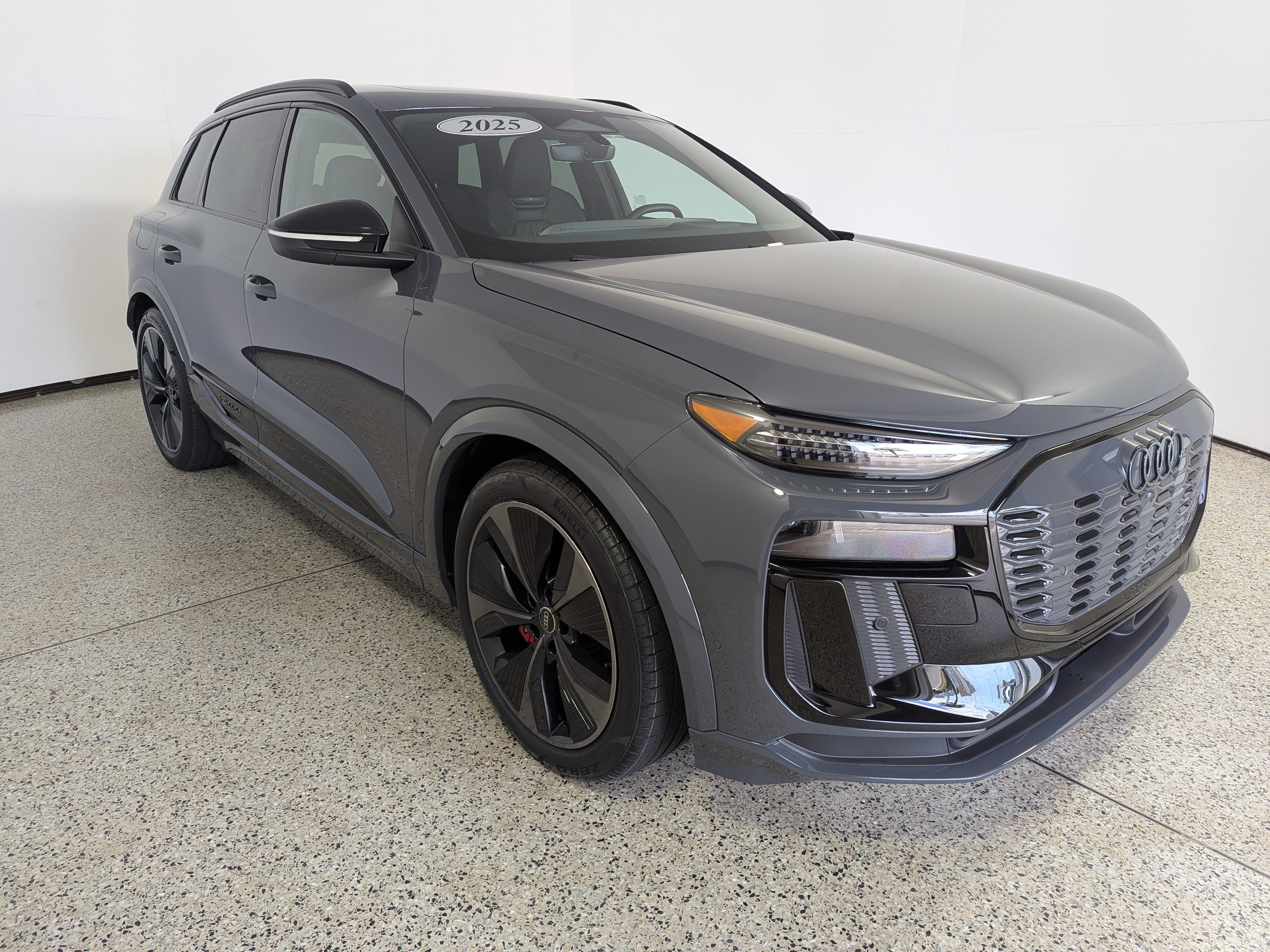 Certified 2025 Audi SQ6 e-tron Prestige AWD/4WD image 1