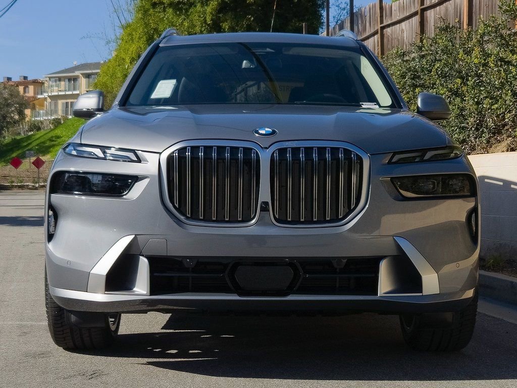 New 2026 BMW X7 xDrive40i w/ Executive Package image 3