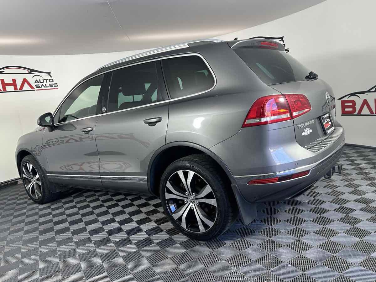 Used 2017 Volkswagen Touareg Wolfsburg Edition image 6