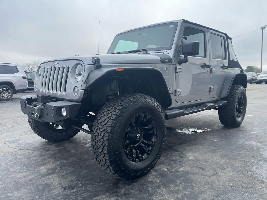 Used 2018 Jeep Wrangler Unlimited Sahara w/ Connectivity Group AWD/4WD image 7