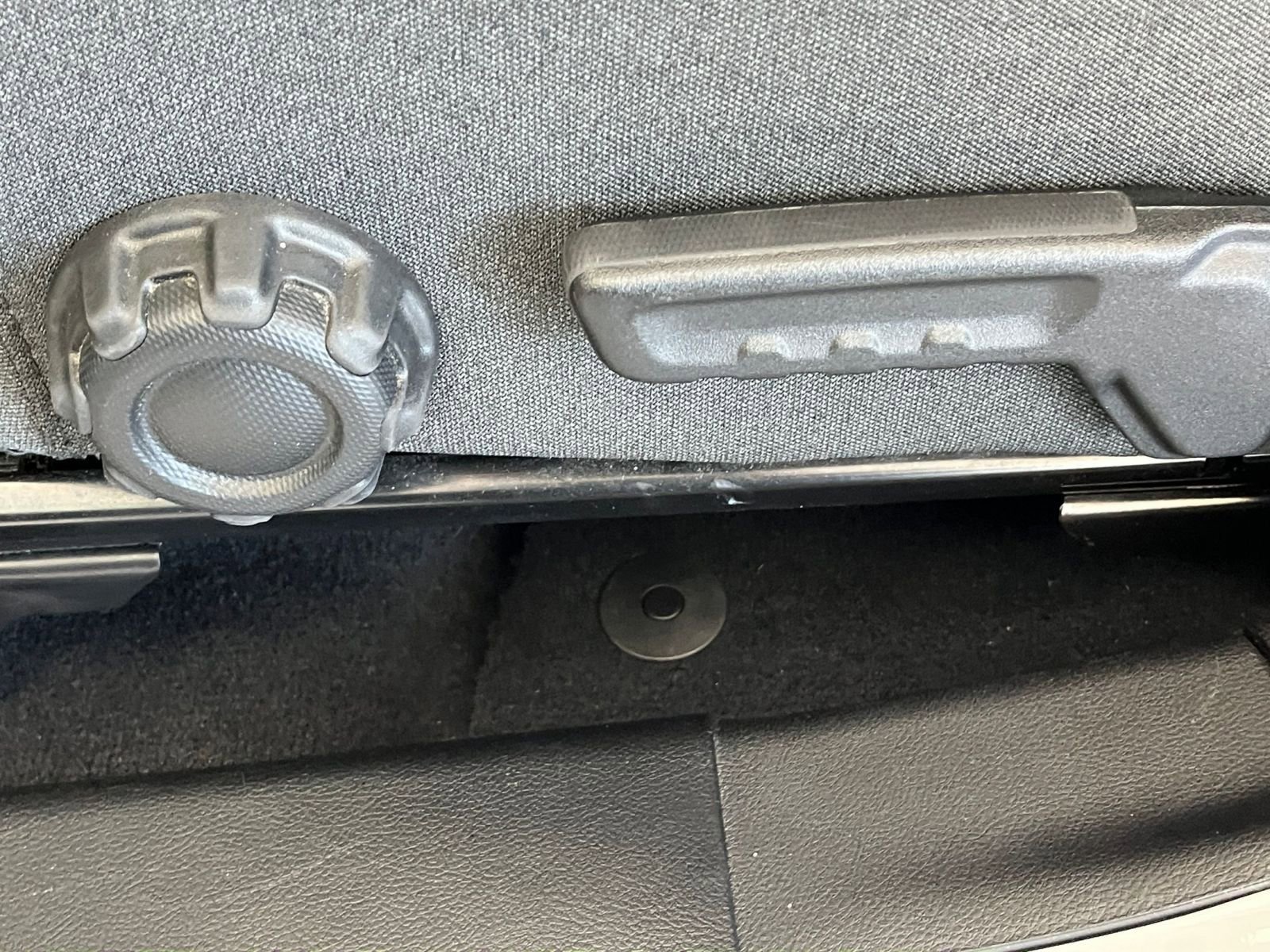 Used 2025 Jeep Wrangler Sahara image 23