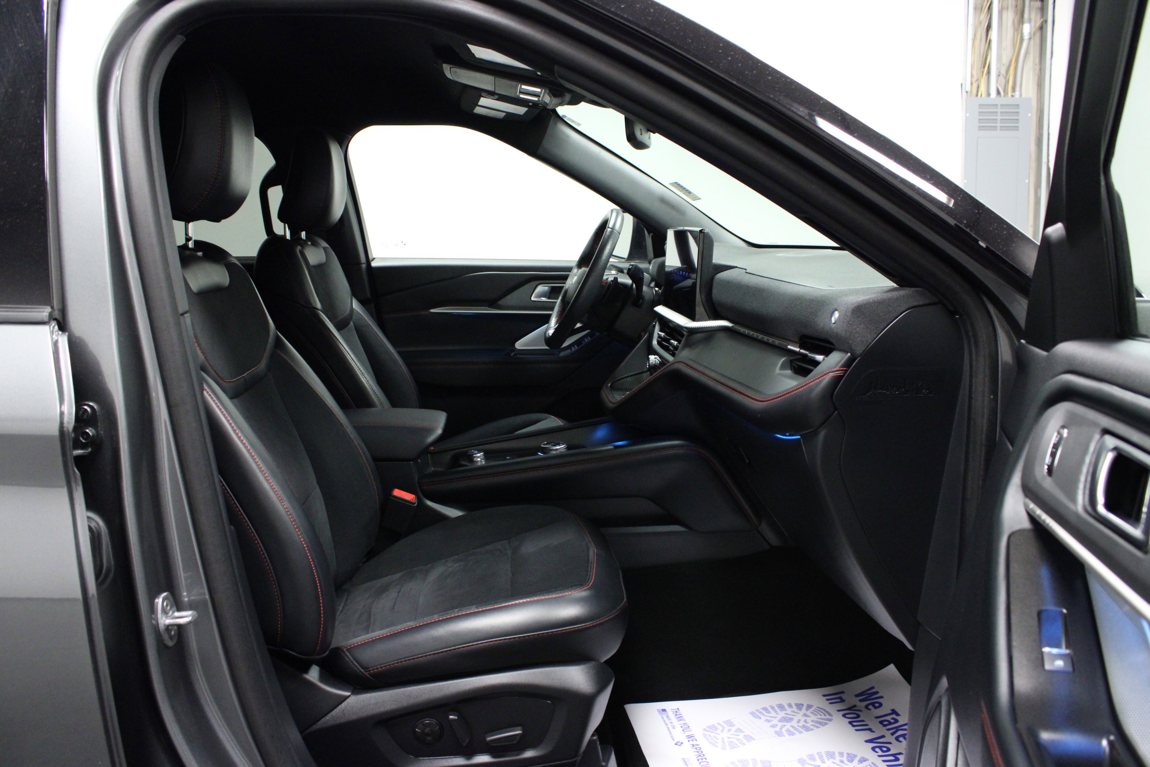 Used 2025 Ford Explorer ST image 17