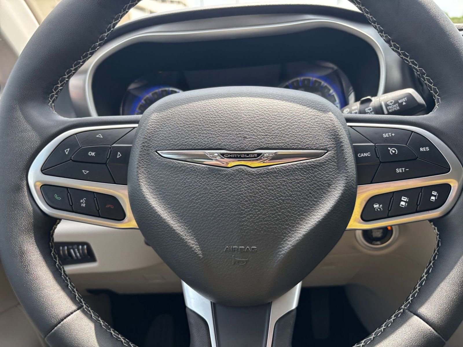 Used 2024 Chrysler Pacifica Touring-L image 28