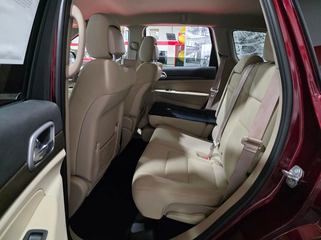 Used 2018 Jeep Grand Cherokee Laredo image 21