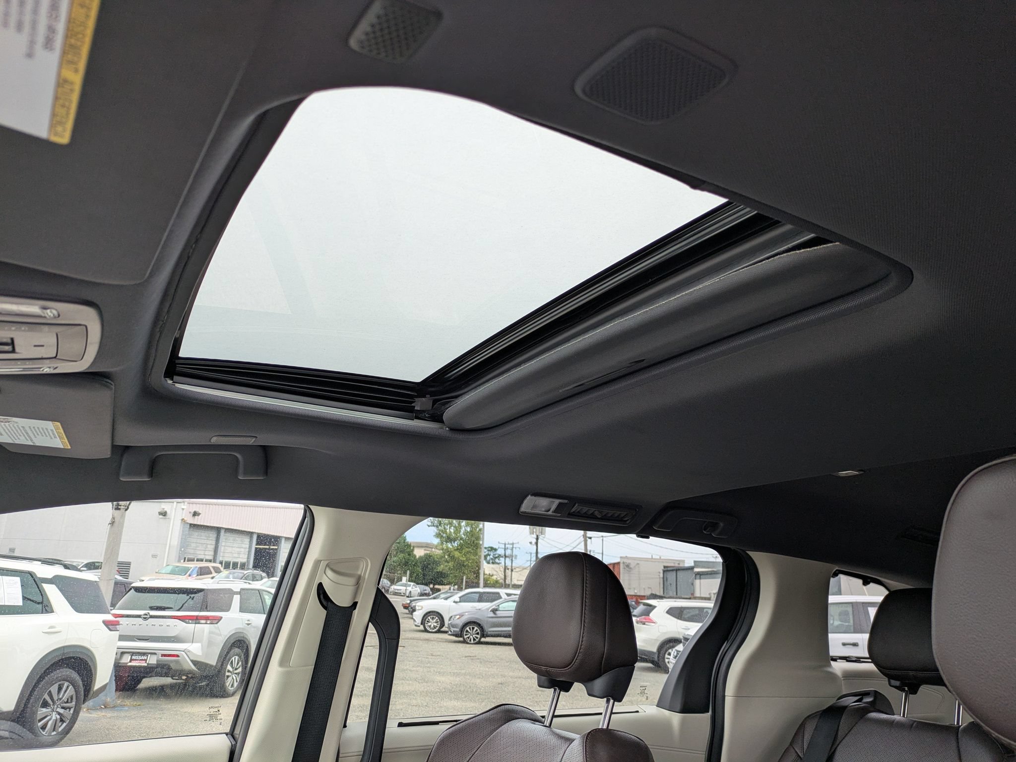 Used 2022 Toyota Sienna Platinum FWD image 21