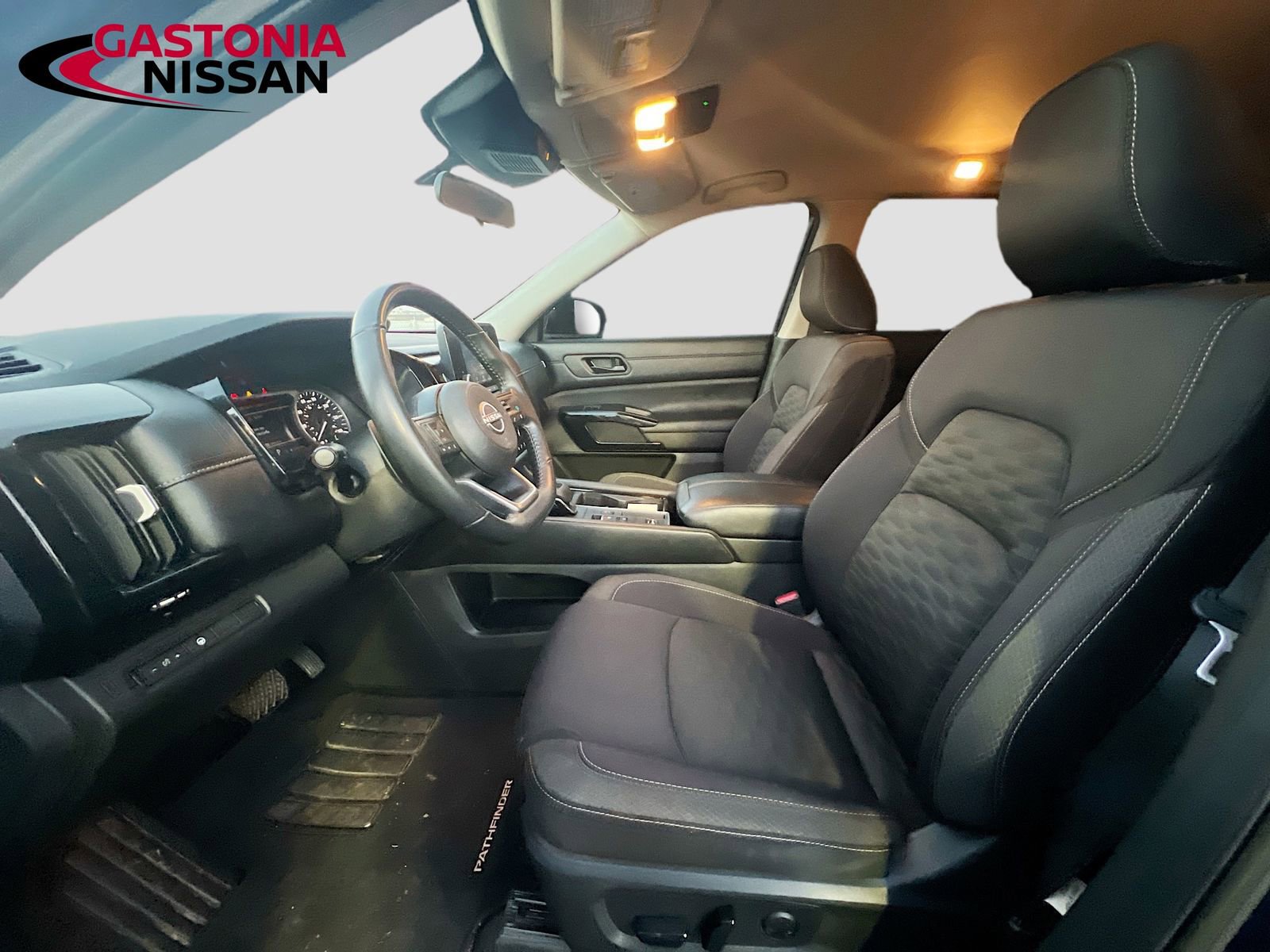 Used 2024 Nissan Pathfinder SV image 27