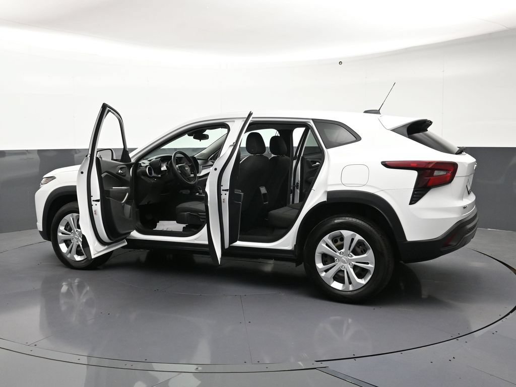 Used 2024 Chevrolet Trax LS FWD image 35