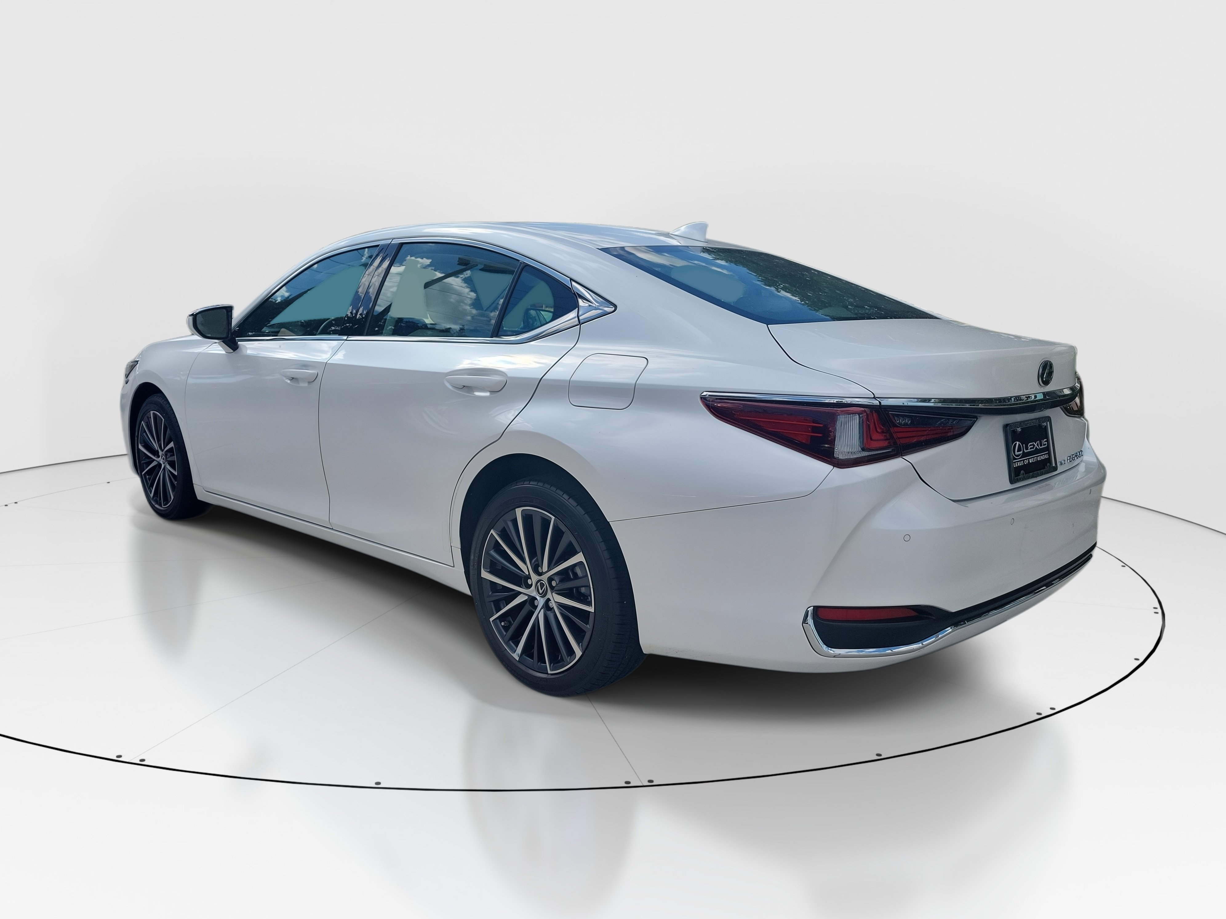 Used 2024 Lexus ES 250 w/ Premium Package image 5