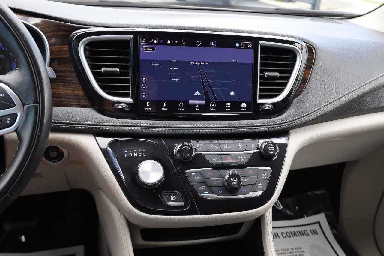 Used 2022 Chrysler Pacifica Limited FWD image 11