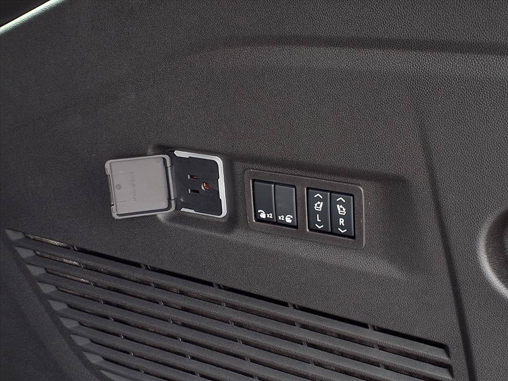 New 2026 GMC Yukon XL Denali w/ Sun & Power Step Package image 31
