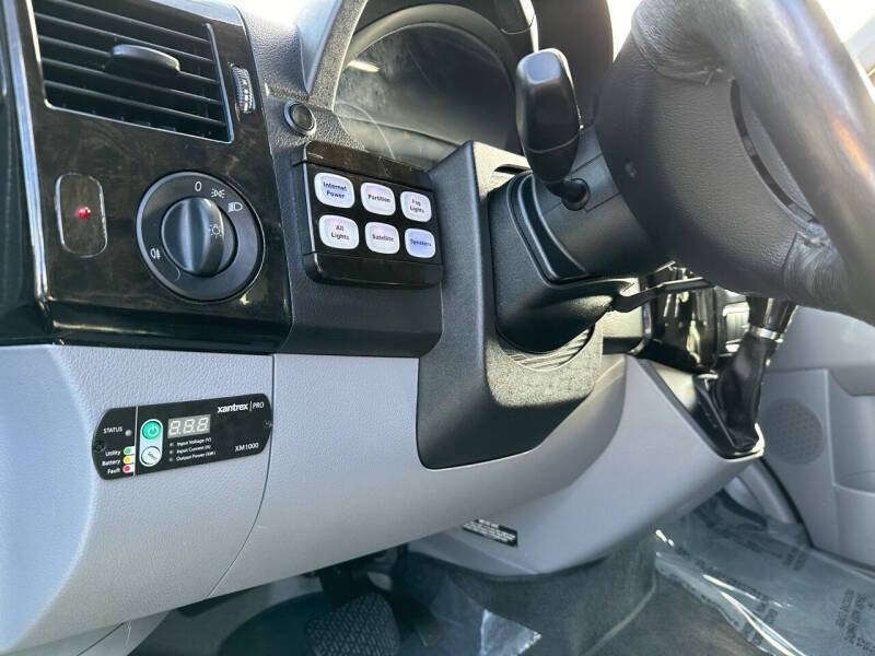 Used 2014 Mercedes-Benz Sprinter 2500 image 19