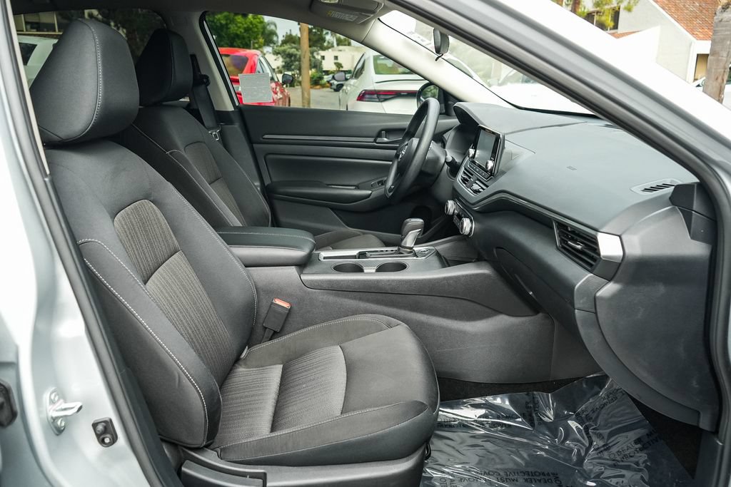 Used 2024 Nissan Altima 2.5 S FWD image 14