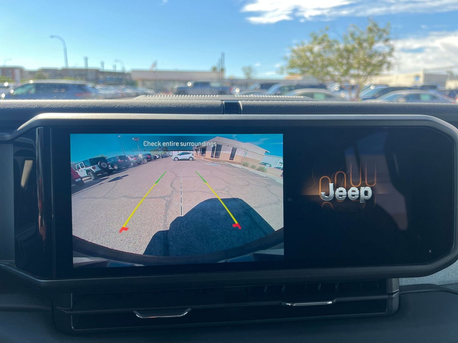 Used 2025 Jeep Wrangler Sahara image 17