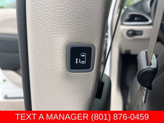 Used 2024 Chrysler Pacifica Limited FWD image 21