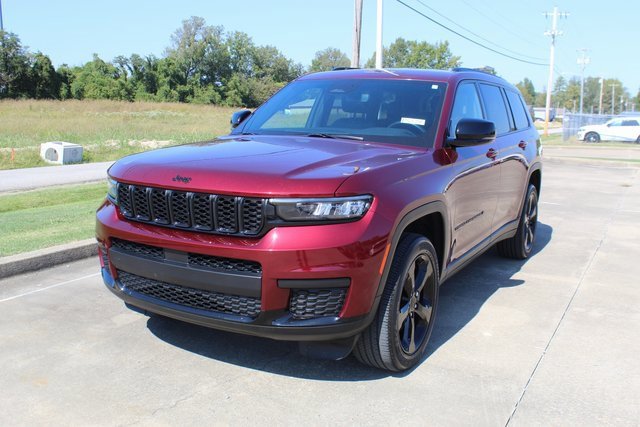 Used 2022 Jeep Grand Cherokee L Laredo image 1