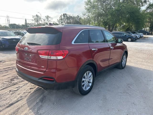 Used 2017 Kia Sorento LX w/ LX Convenience Package image 4