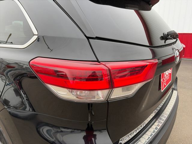 Used 2018 Toyota Highlander XLE w/ Protection Package #3 AWD/4WD image 19