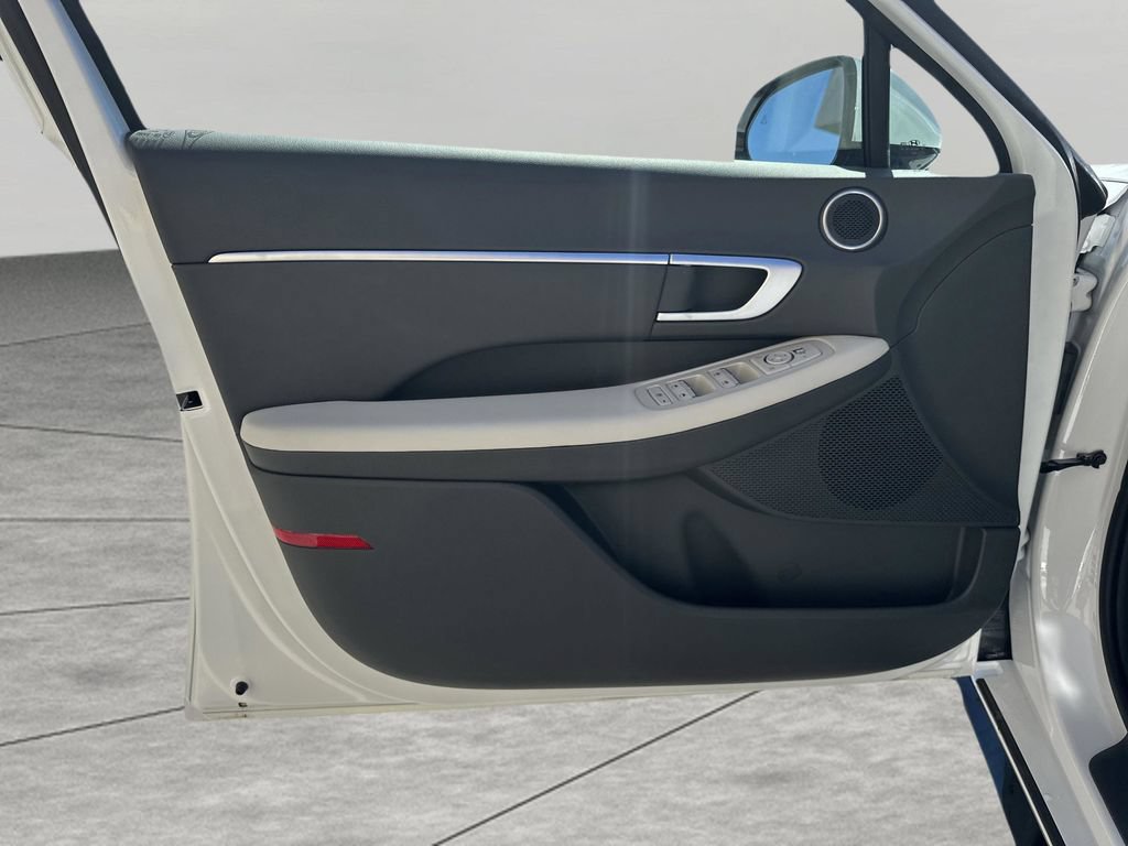 New 2026 Hyundai Sonata SEL FWD image 14
