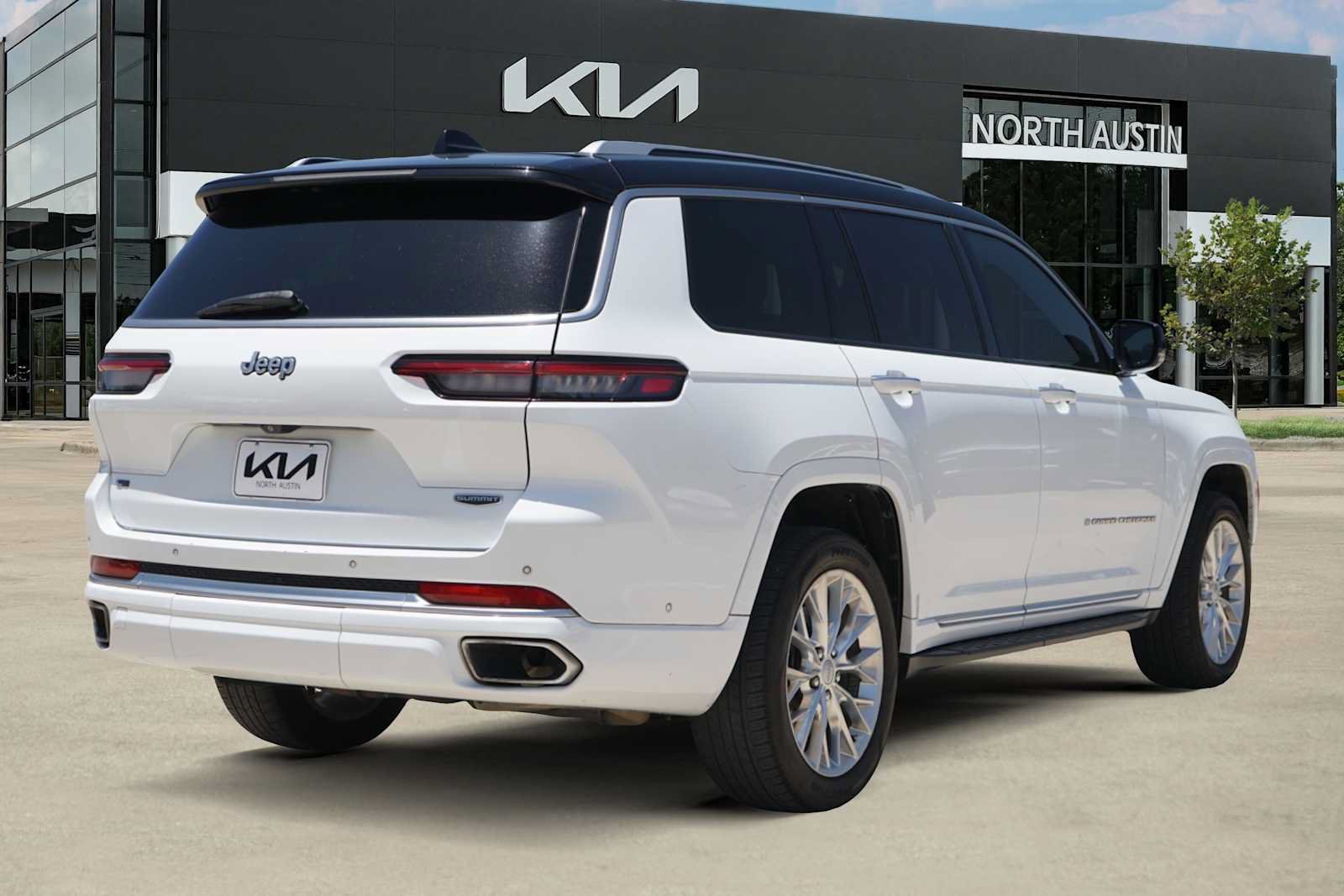Used 2021 Jeep Grand Cherokee L Summit w/ Luxury Tech Group V RWD image 5