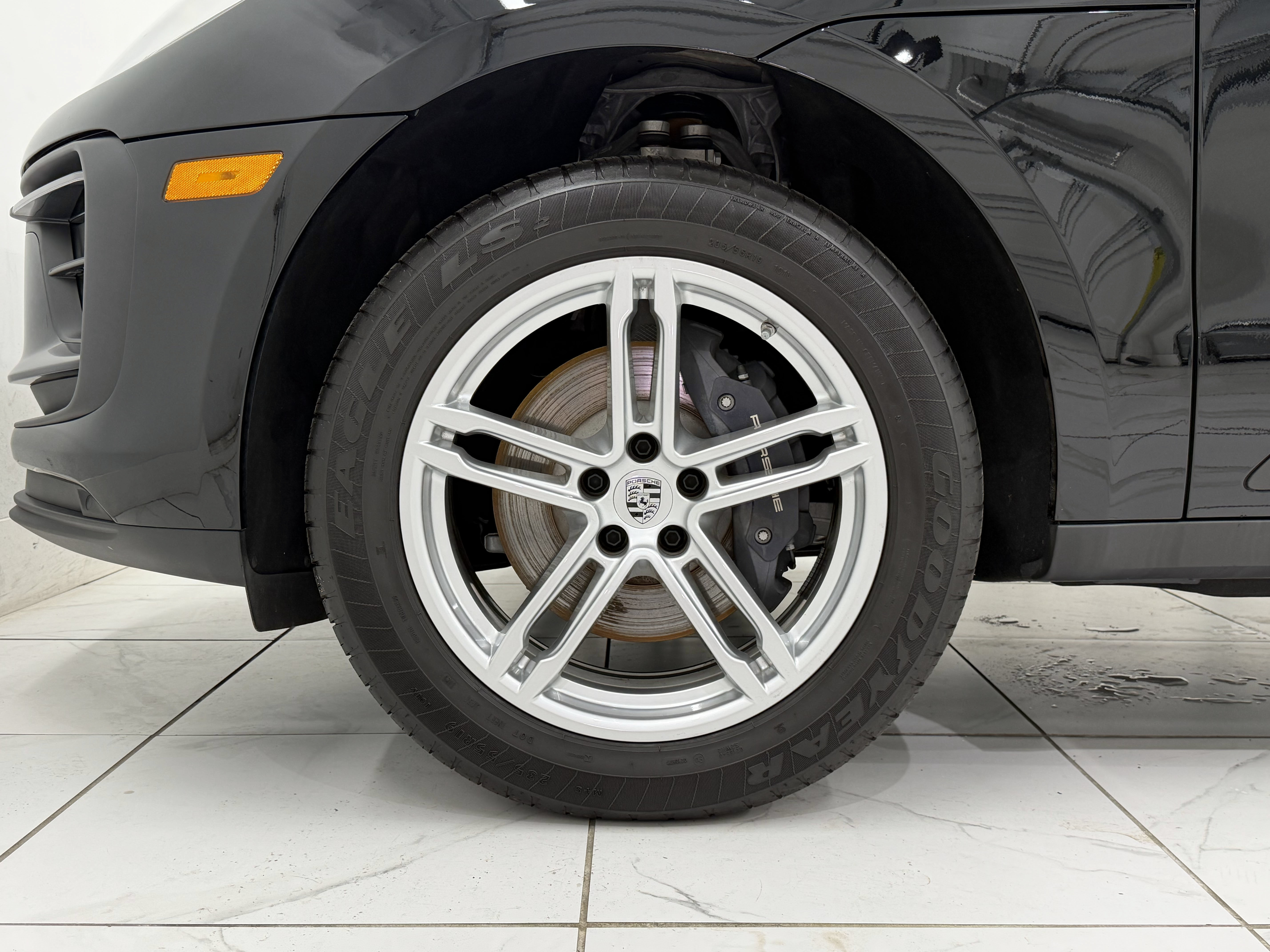 Certified 2026 Porsche Macan AWD/4WD image 16