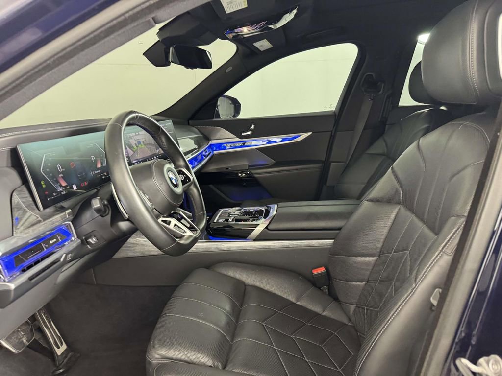Used 2023 BMW 760i xDrive AWD/4WD image 4