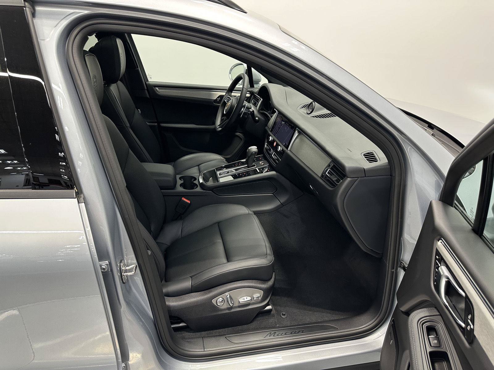 New 2026 Porsche Macan AWD/4WD image 43