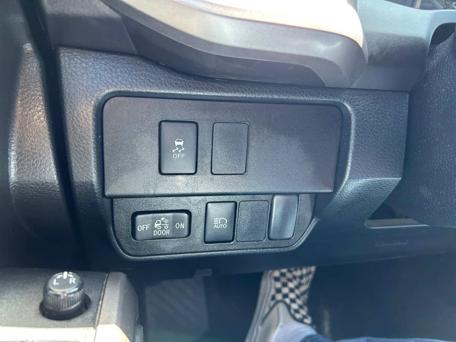 Used 2022 Toyota Tacoma SR5 RWD image 21