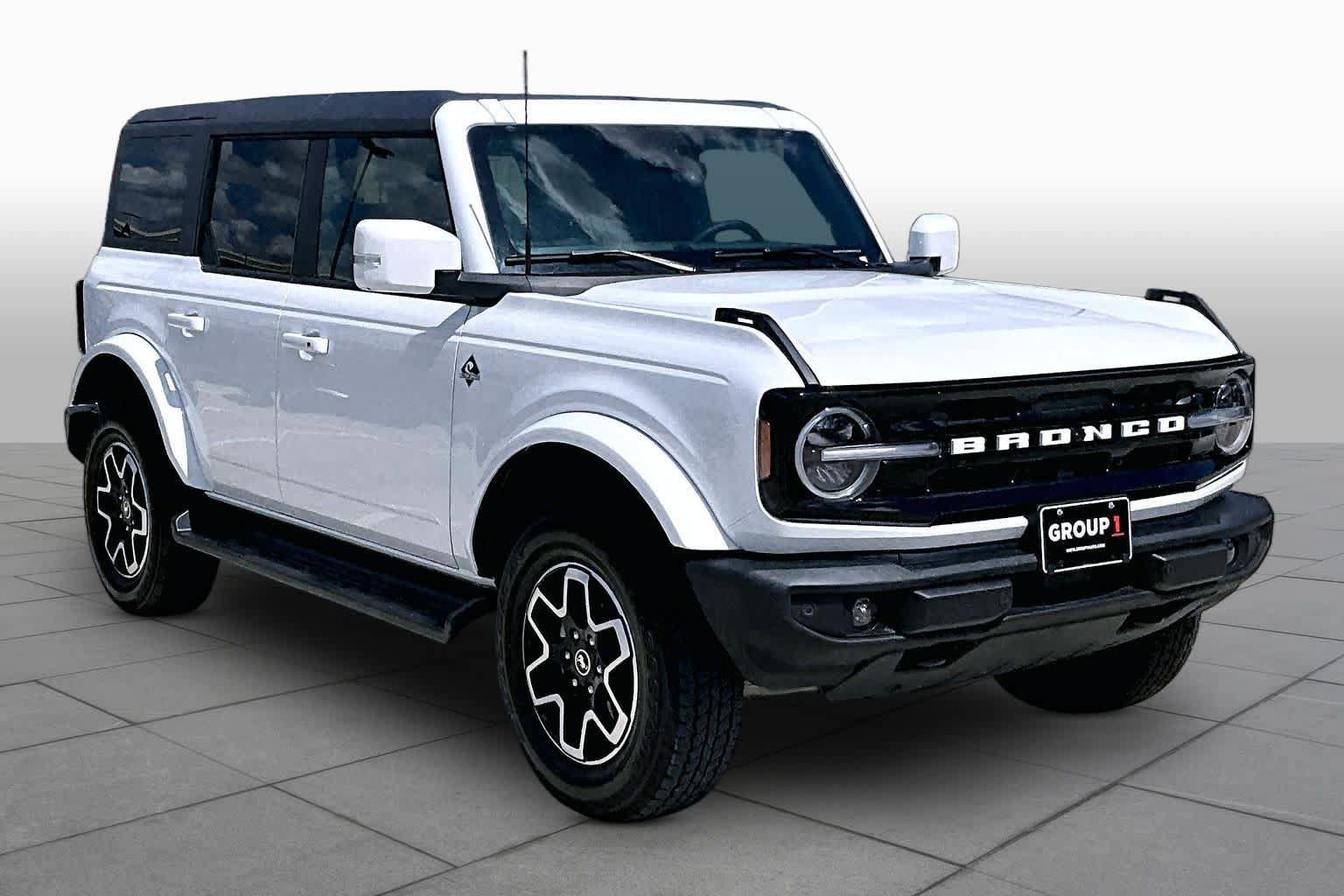 Used 2025 Ford Bronco Outer Banks AWD/4WD image 2