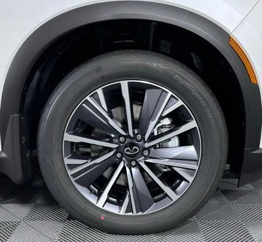 Certified 2026 INFINITI QX60 Luxe w/ Family Package image 9