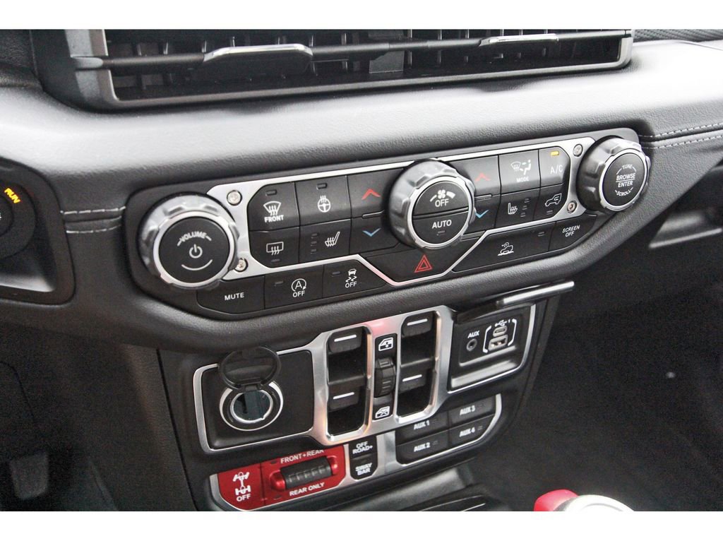 Used 2024 Jeep Gladiator Rubicon w/ Technology Group image 23