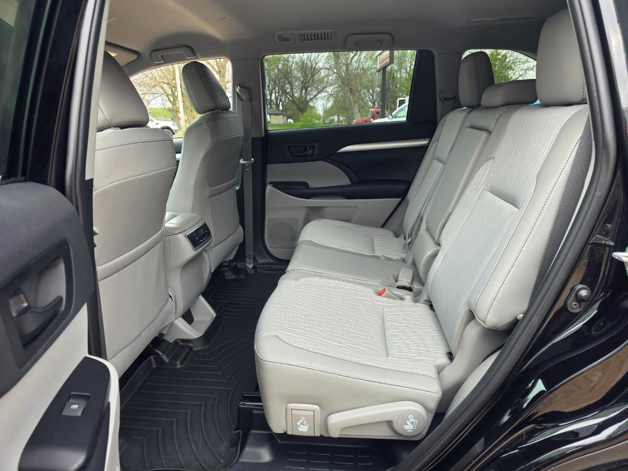 Used 2019 Toyota Highlander Plus image 12