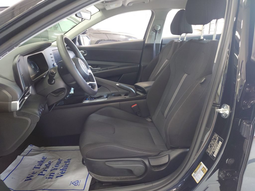 Certified 2024 Hyundai Elantra SE FWD image 10