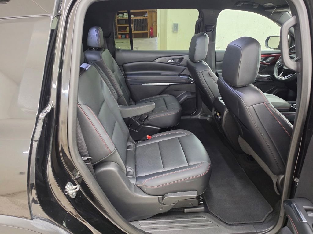 Used 2025 Chevrolet Traverse Z71 AWD/4WD image 13