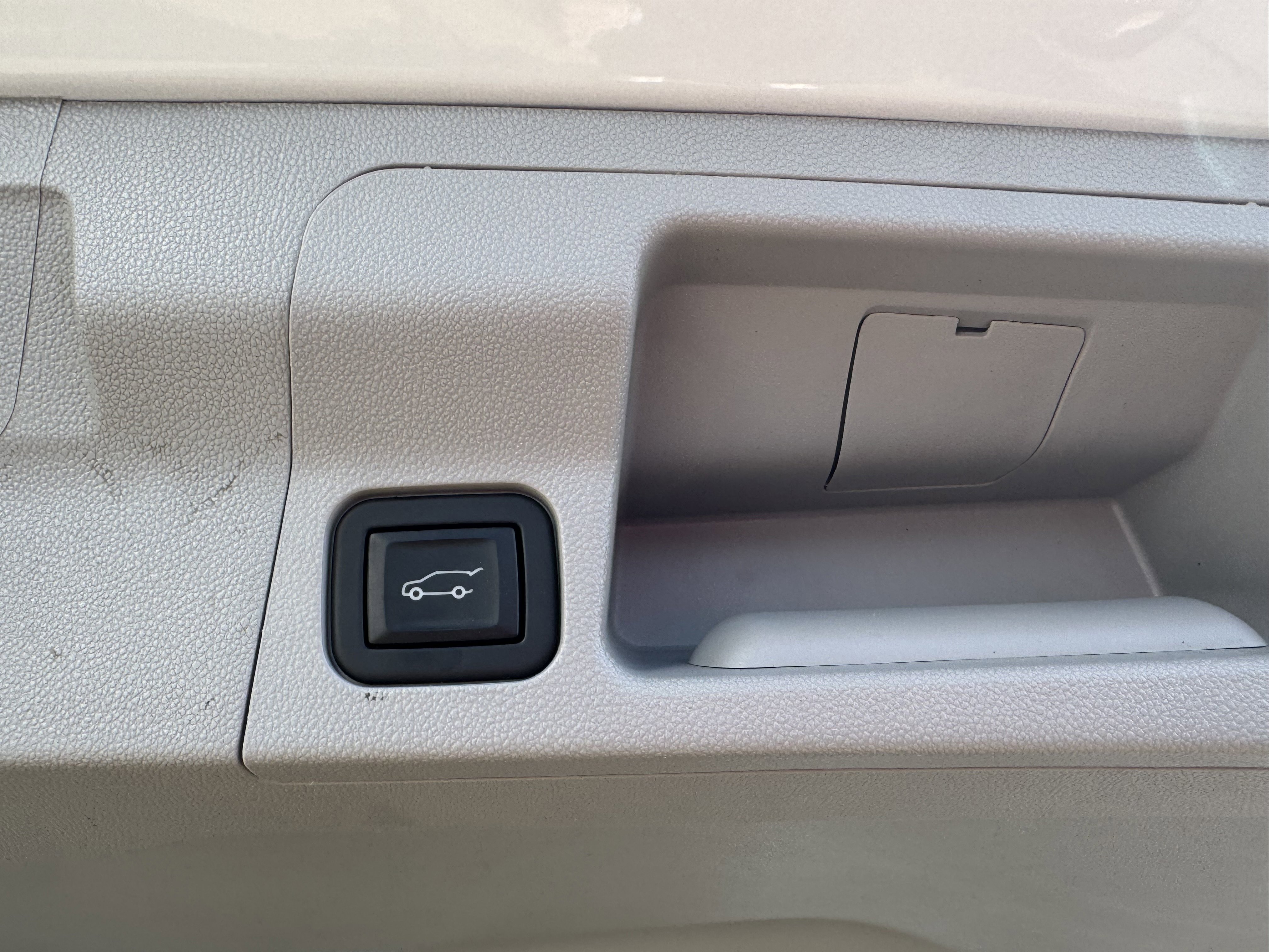 Used 2023 GMC Acadia SLT w/ Preferred Package FWD image 7