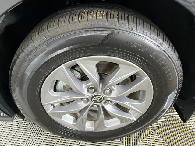 Used 2025 Toyota Sienna XLE w/ XLE Plus Package FWD image 12