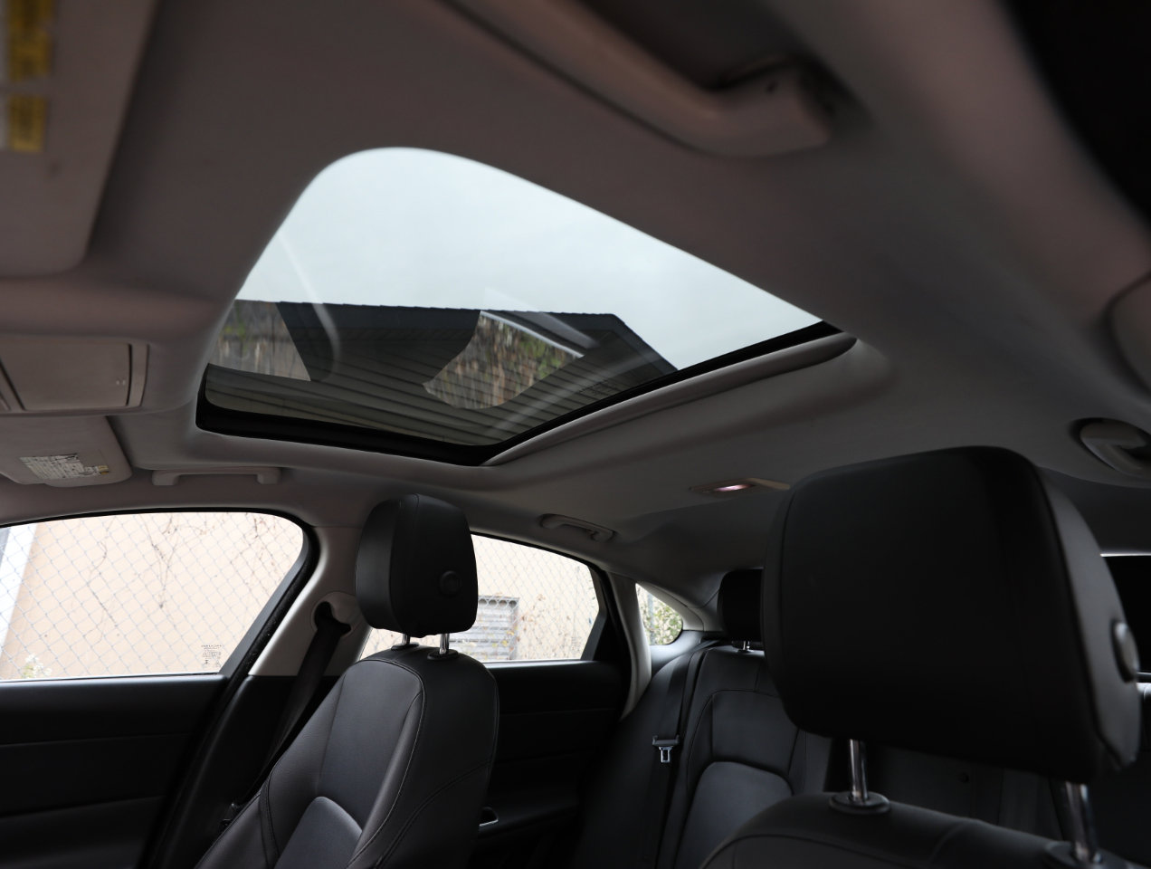 Used 2017 Jaguar XF Premium image 17